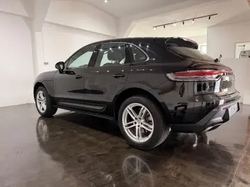 Macan 2.0 L Model 2023 DAB+