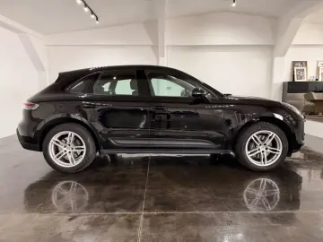 Macan 2.0 L Model 2023 DAB+