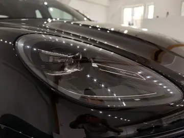 Macan 2.0 L Model 2023 DAB+