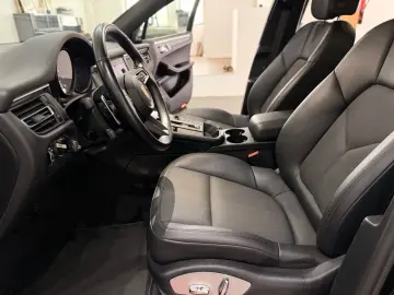Macan 2.0 L Model 2023 DAB+
