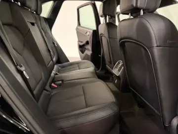 Macan 2.0 L Model 2023 DAB+