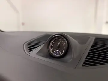 Macan 2.0 L Model 2023 DAB+
