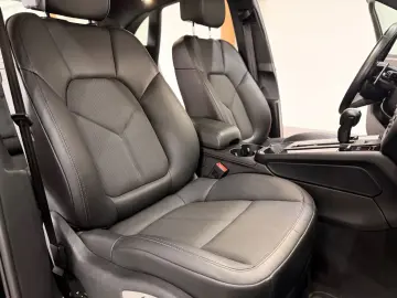 Macan 2.0 L Model 2023 DAB+