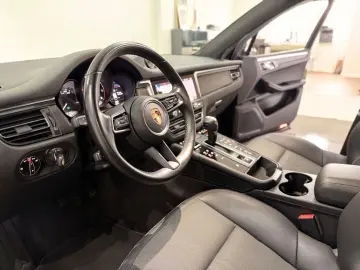 Macan 2.0 L Model 2023 DAB+
