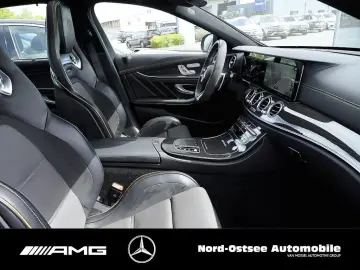 Mercedes-Benz E 63 S AMG 4M PANO