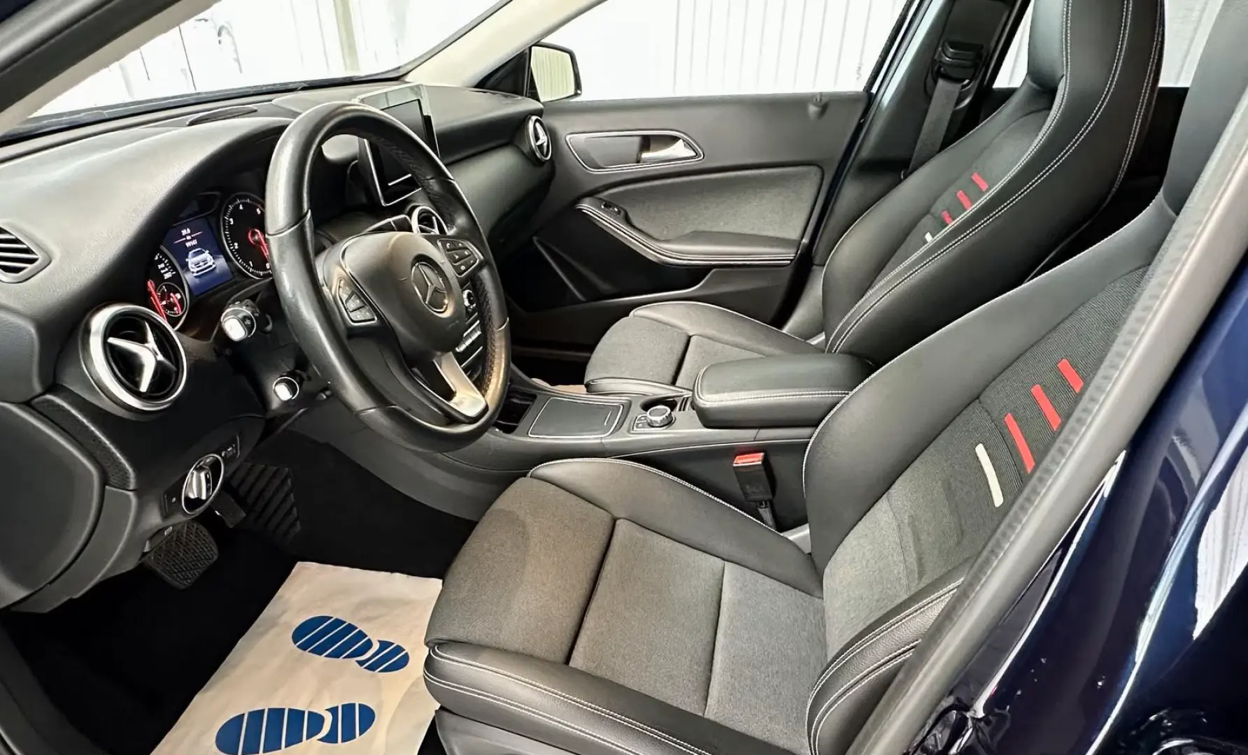 A 180 CDI / d BlueEfficiency 1 Hand* Scheckheft