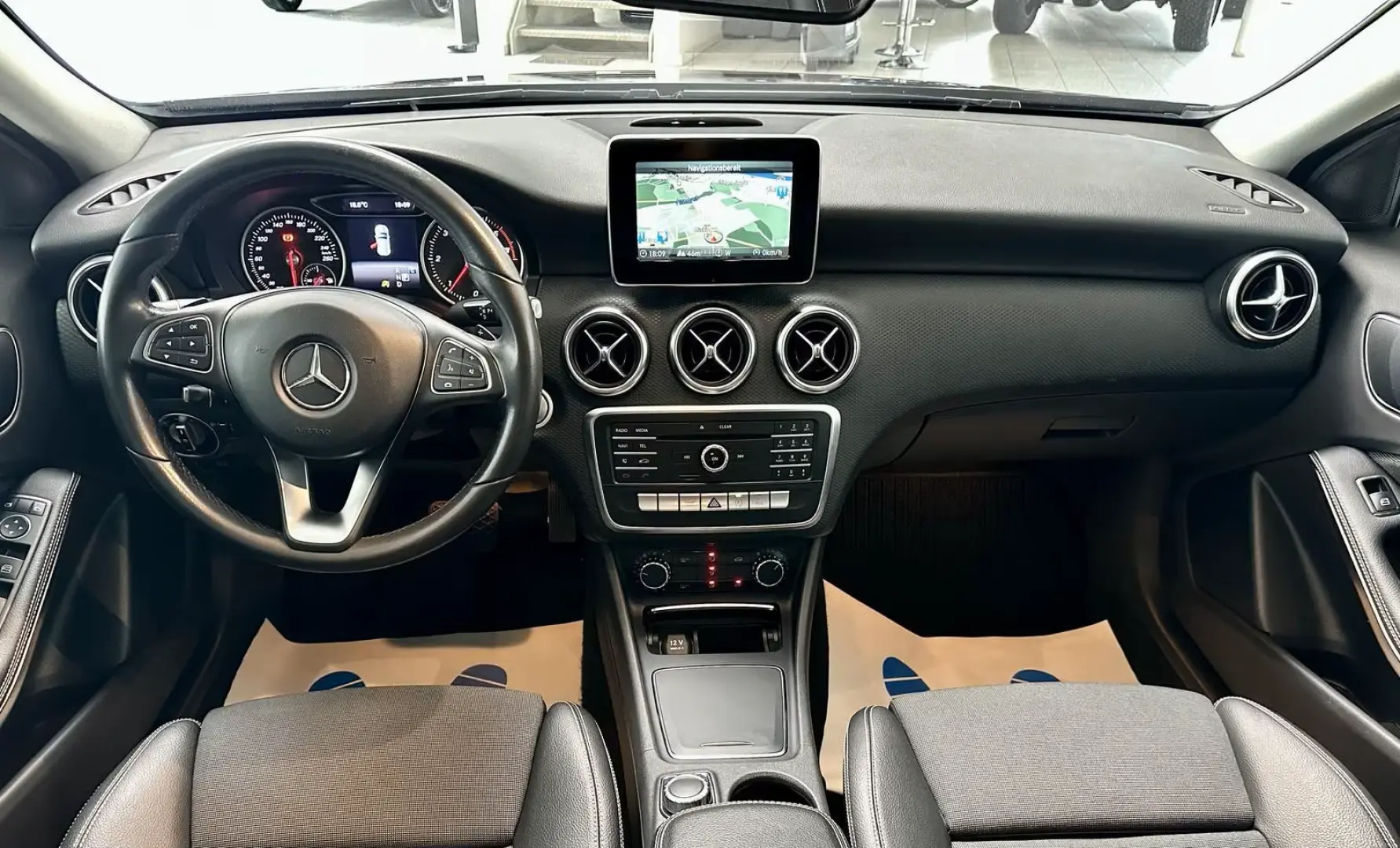 A 180 CDI / d BlueEfficiency 1 Hand* Scheckheft