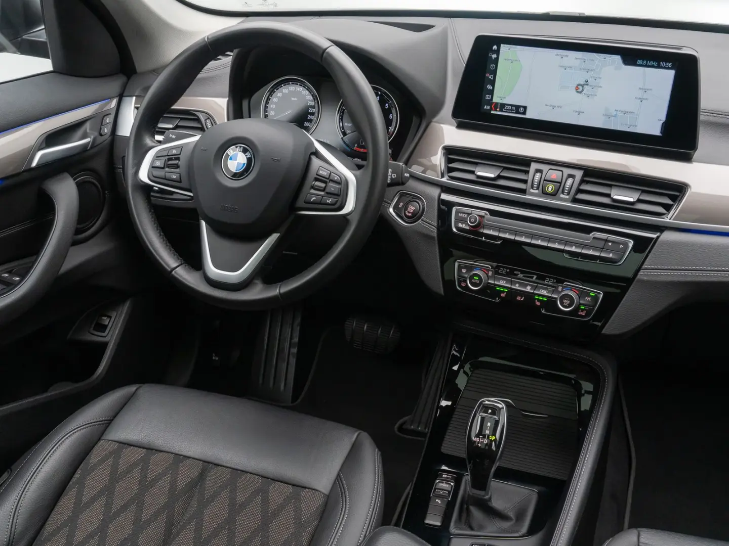 X1 sD18i xLine Panoram Kamera HUD DAB HiFi Alarm