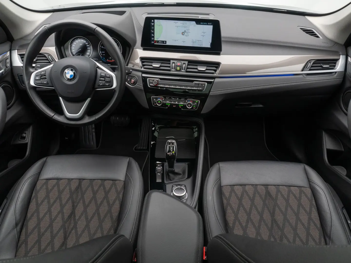 X1 sD18i xLine Panoram Kamera HUD DAB HiFi Alarm