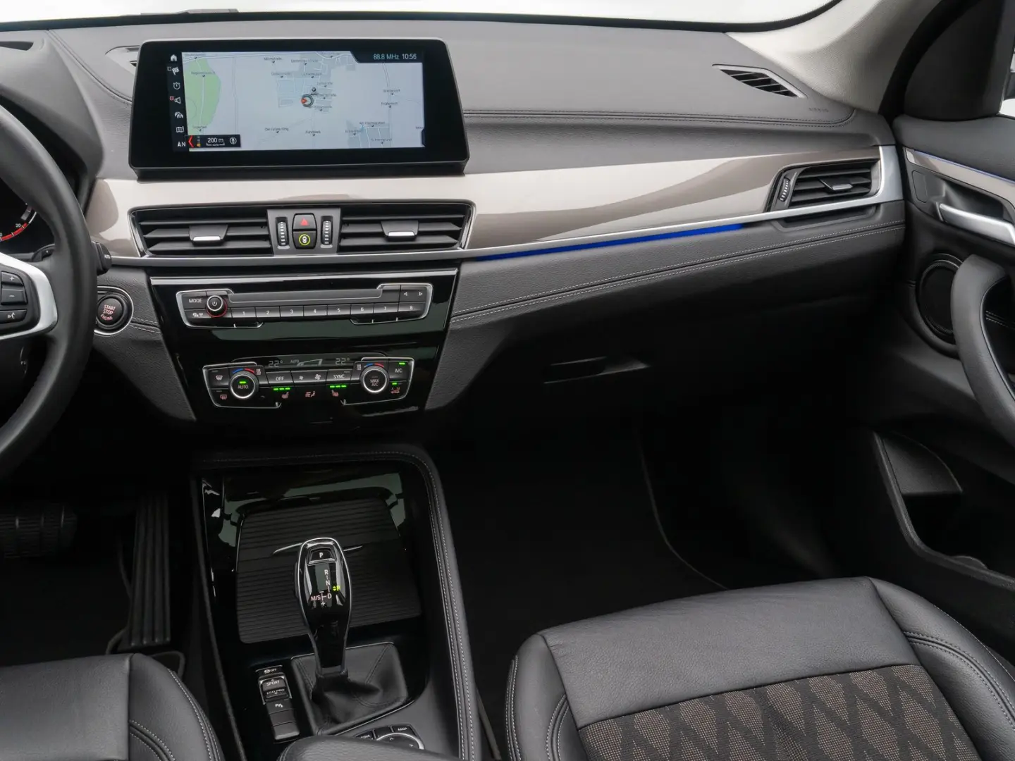 X1 sD18i xLine Panoram Kamera HUD DAB HiFi Alarm