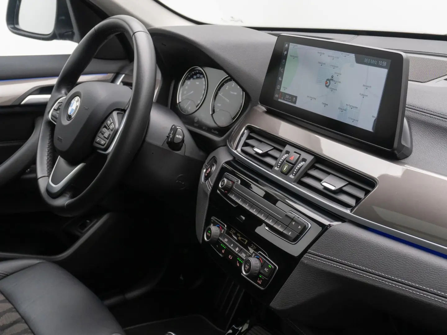 X1 sD18i xLine Panoram Kamera HUD DAB HiFi Alarm