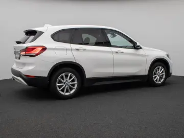 X1 sD18i DAB Navi Parkassist Geschwindigkeitsreg