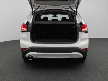 X1 sD18i DAB Navi Parkassist Geschwindigkeitsreg