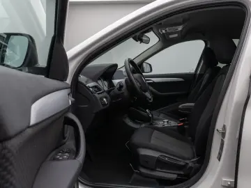 X1 sD18i DAB Navi Parkassist Geschwindigkeitsreg