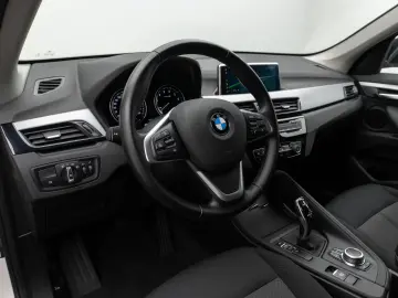 X1 sD18i DAB Navi Parkassist Geschwindigkeitsreg
