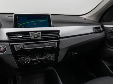 X1 sD18i DAB Navi Parkassist Geschwindigkeitsreg