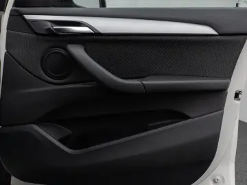 X1 sD18i DAB Navi Parkassist Geschwindigkeitsreg
