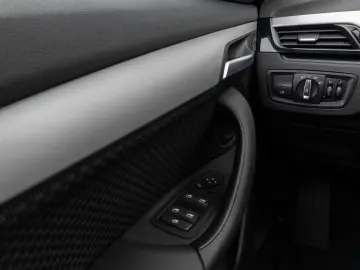 X1 sD18i DAB Navi Parkassist Geschwindigkeitsreg