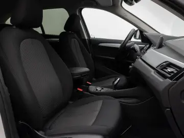 X1 sD18i DAB Navi Parkassist Geschwindigkeitsreg