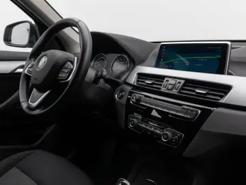 X1 sD18i DAB Navi Parkassist Geschwindigkeitsreg