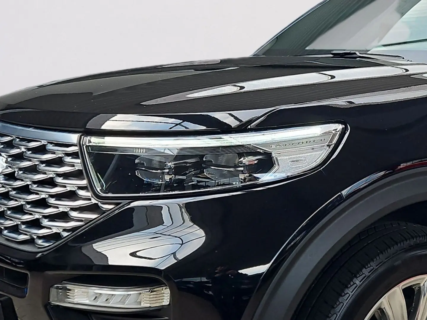 Explorer Platinum Plug-in-Hybrid 4x4, AHK