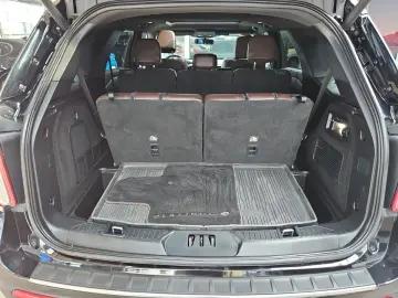 Explorer Platinum Plug-in-Hybrid 4x4, AHK