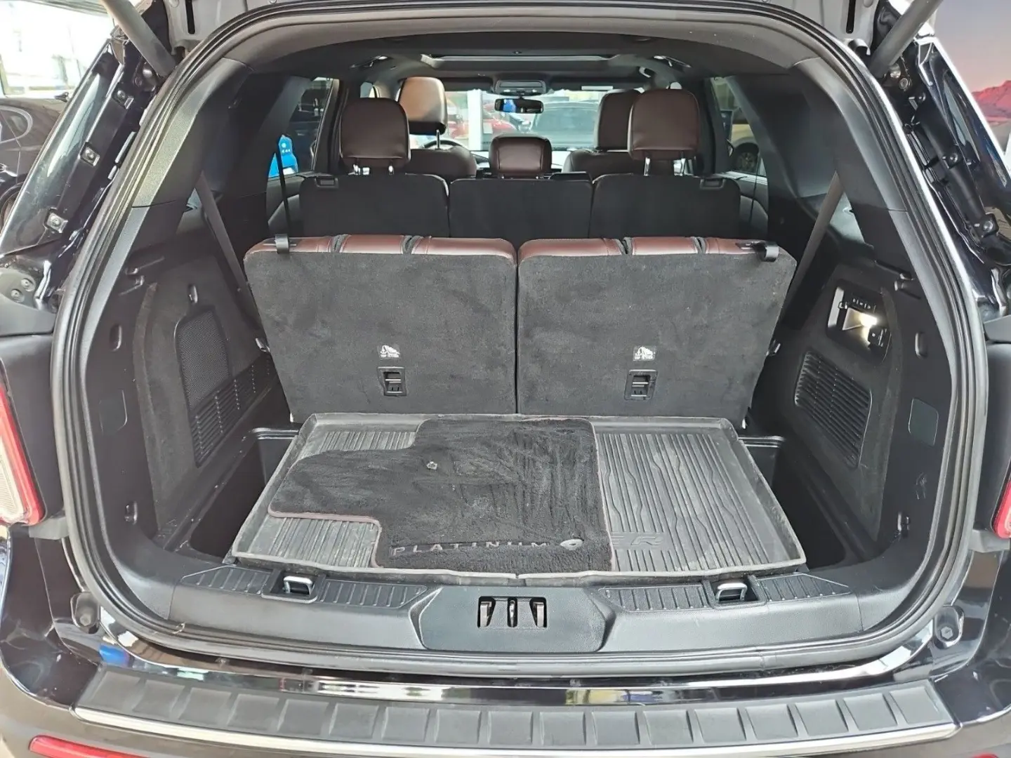 Explorer Platinum Plug-in-Hybrid 4x4, AHK