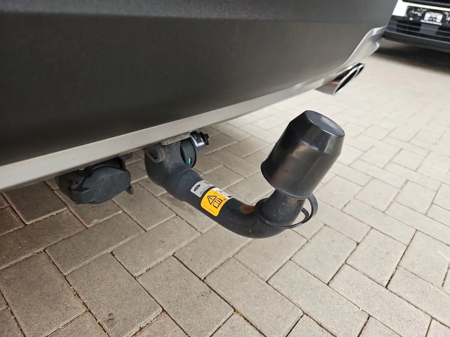 Explorer Platinum Plug-in-Hybrid 4x4, AHK