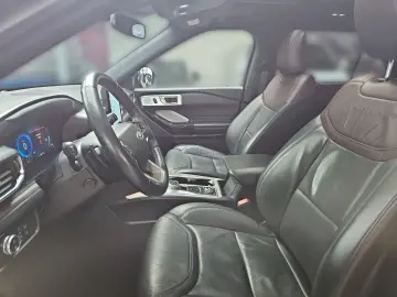 Explorer Platinum Plug-in-Hybrid 4x4, AHK