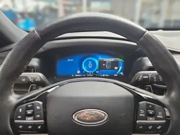 Explorer Platinum Plug-in-Hybrid 4x4, AHK
