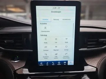 Explorer Platinum Plug-in-Hybrid 4x4, AHK