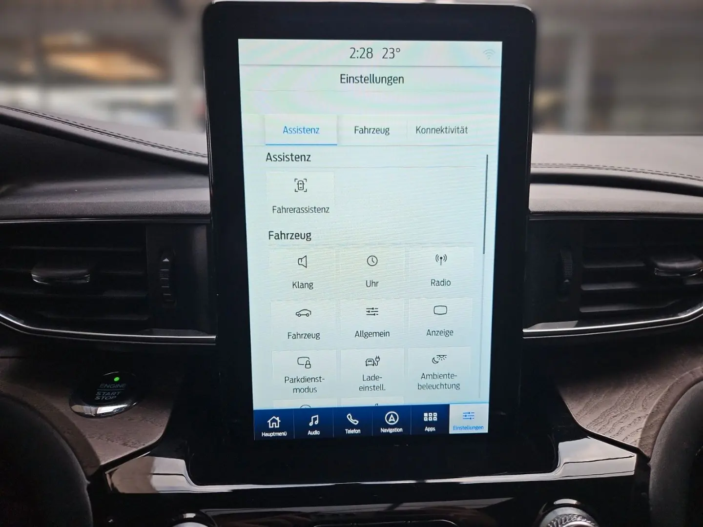Explorer Platinum Plug-in-Hybrid 4x4, AHK