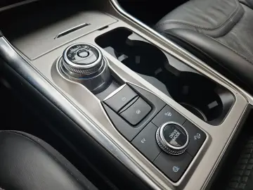 Explorer Platinum Plug-in-Hybrid 4x4, AHK