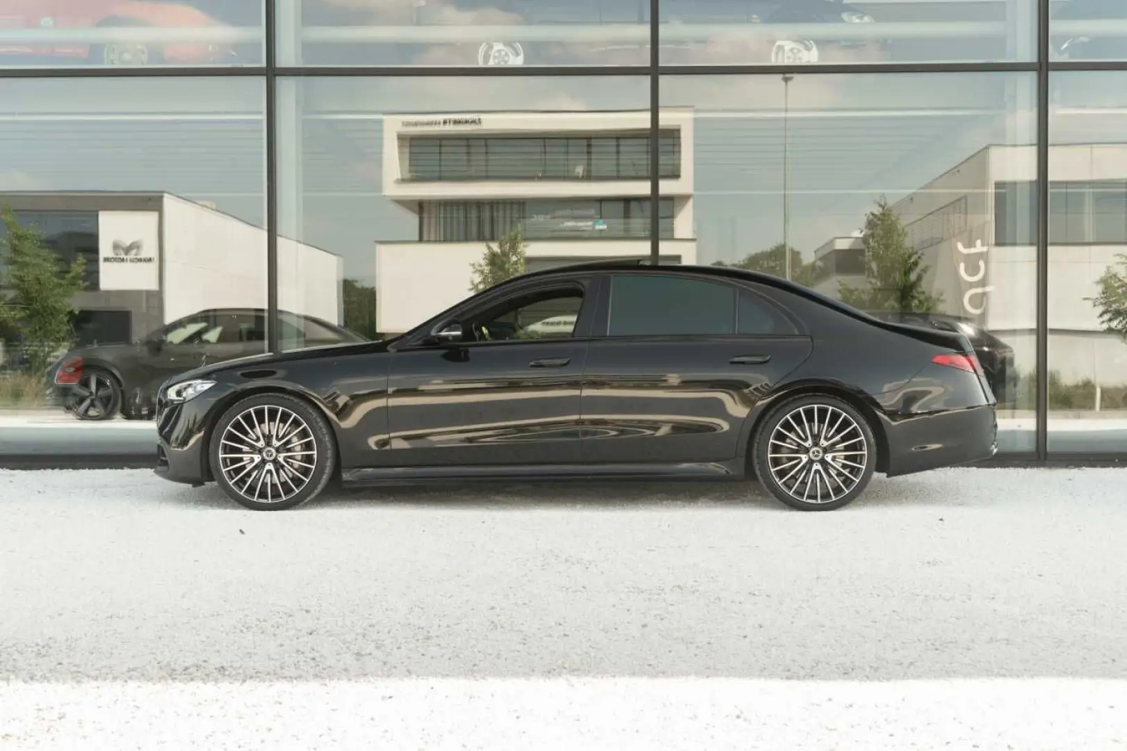 Mercedes-Benz S 580 AMG Lang Entertain HUD Massage Rear