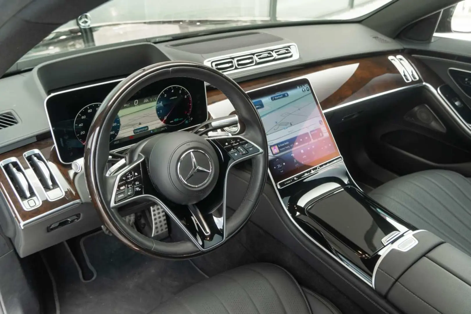 Mercedes-Benz S 580 AMG Lang Entertain HUD Massage Rear