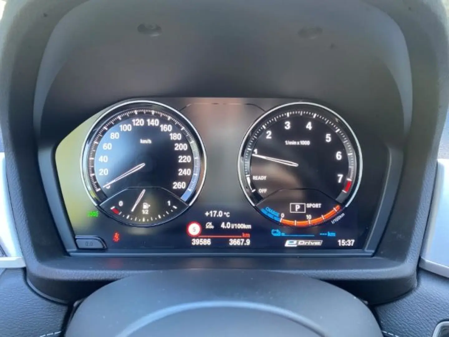 X1 xDrive 25e Sportpaket Navi LED El. Heckklappe