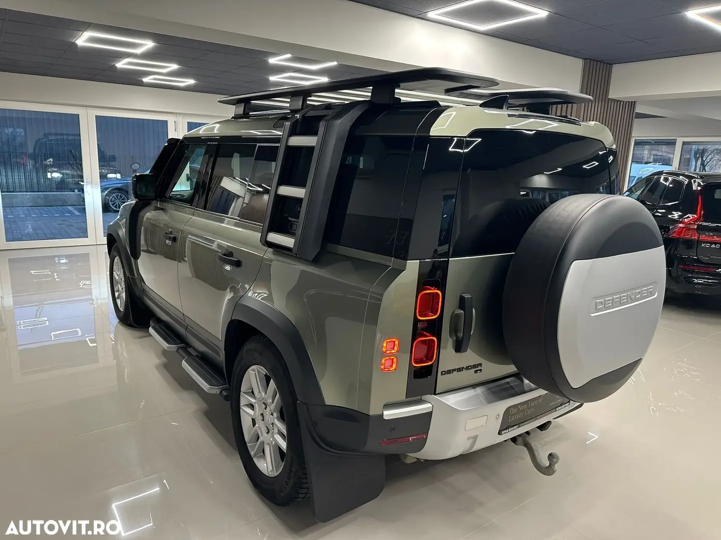 Land Rover Defender 110 2.0L D240 S