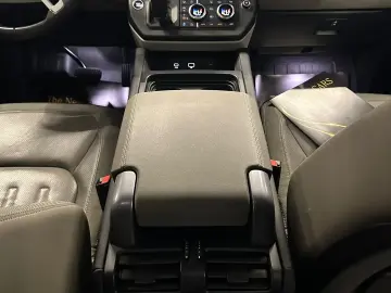 Land Rover Defender 110 2.0L D240 S