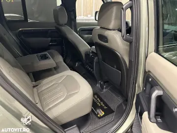 Land Rover Defender 110 2.0L D240 S