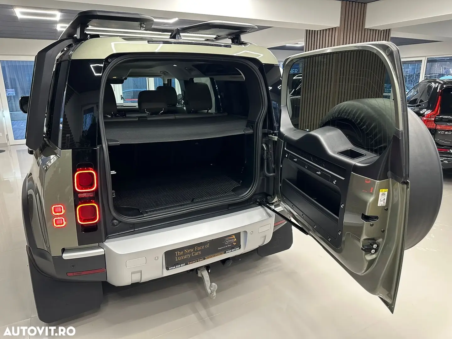 Land Rover Defender 110 2.0L D240 S