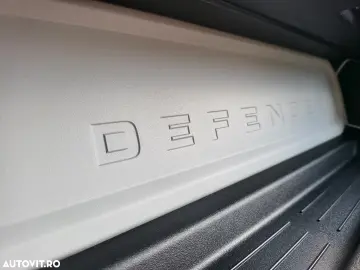 Land Rover Defender 110 2.0L D240 S
