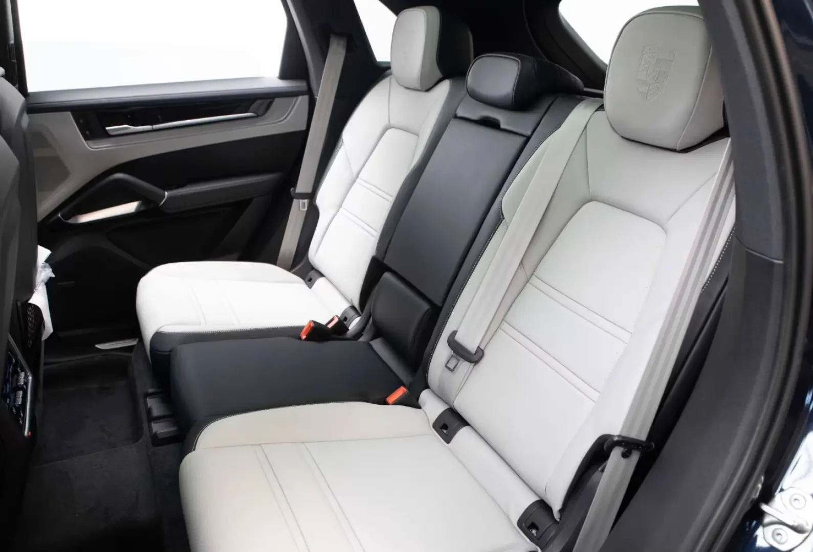 Porsche Cayenne S E-Hybrid HD-Matrix AHK SporDesign Sp