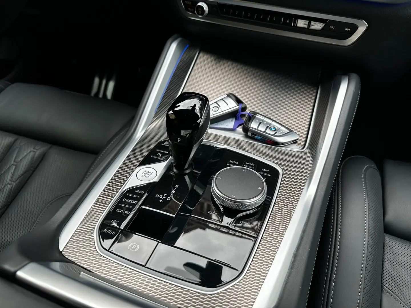 X6 xDr40i M Sport M-Seats Sitzkl HiFi Shadow 22