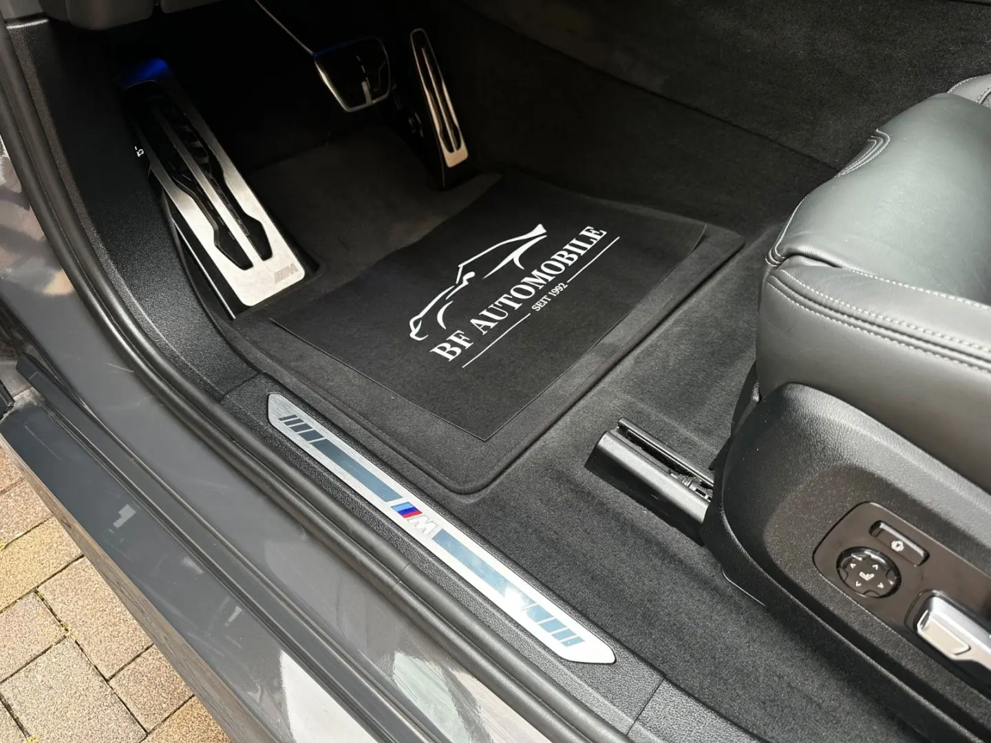 X6 xDr40i M Sport M-Seats Sitzkl HiFi Shadow 22