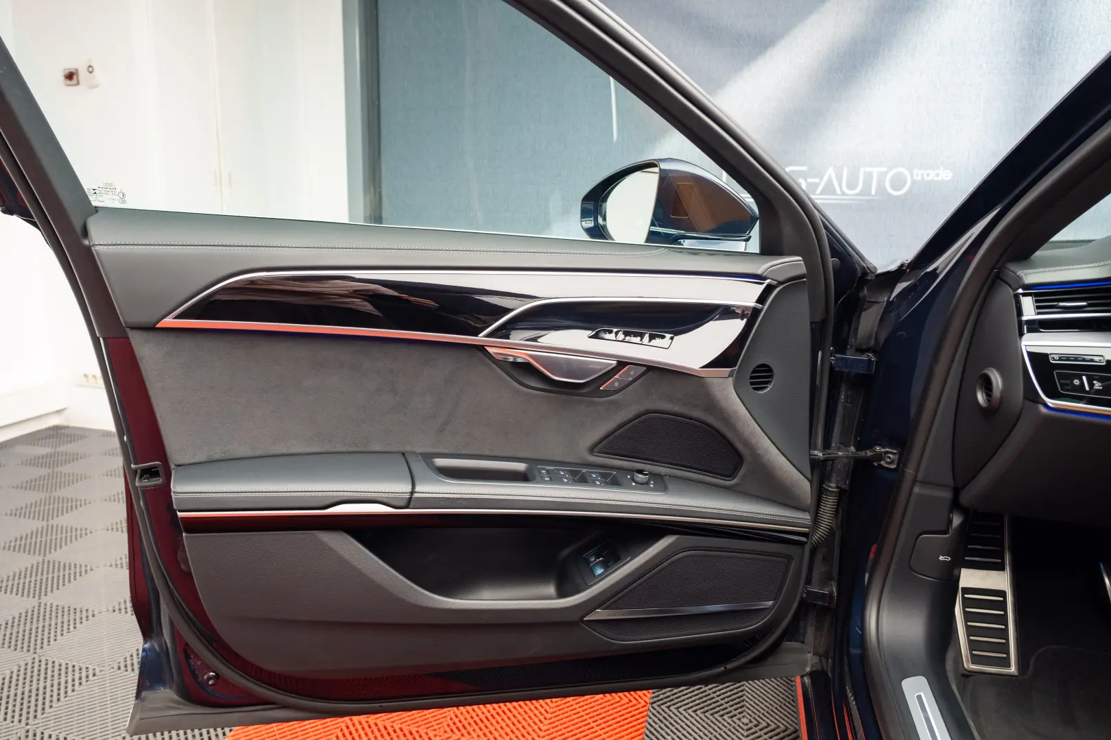 AUDI A8 60TFSI E-Tron Quattro