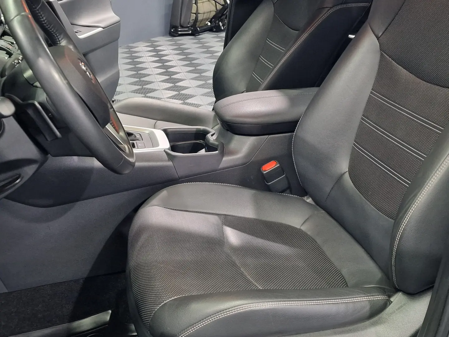 Toyota RAV4 2.5 VVT-i Hybrid Premium Plus E-CVT 5d