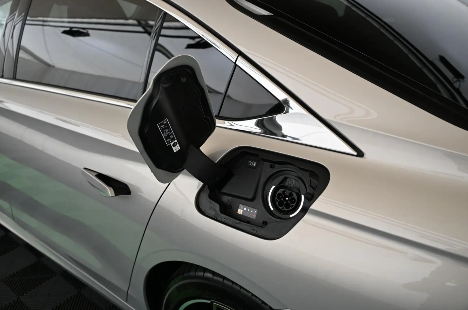 DS Automobiles DS9 1.6 E-Tense 250 OPERA