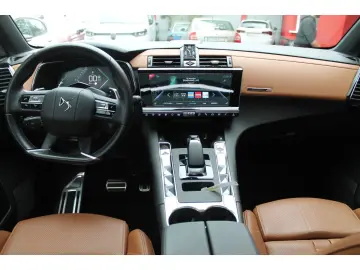 DS Automobiles DS7 E-Tense 4x4 Opera
