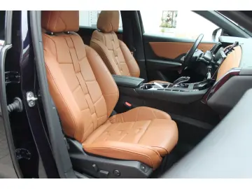 DS Automobiles DS7 E-Tense 4x4 Opera