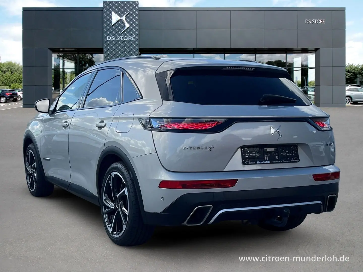 DS Automobiles  DS7 Crossback E-Tense 4x4 Louvre